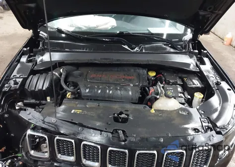 2018 Jeep Compass Latitude 4X4 из США, поврежденный, VIN 3C4NJDBB0JT178696